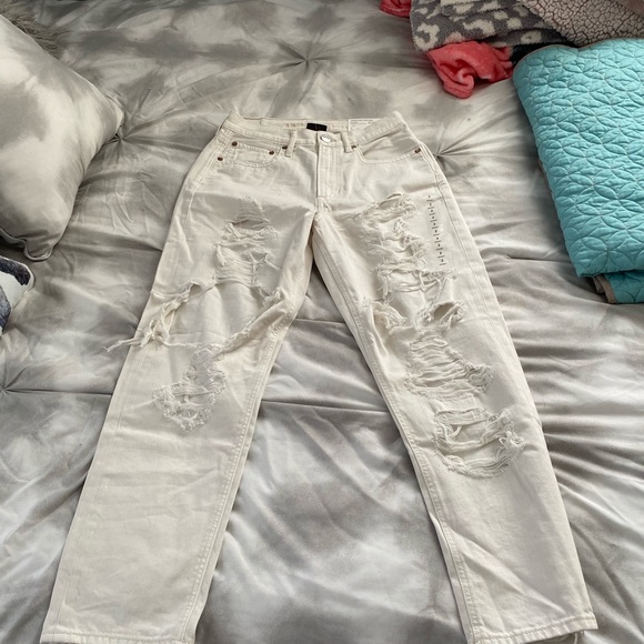 American Eagle ripped 90s boyfriend jeans - Picture 10 of 15